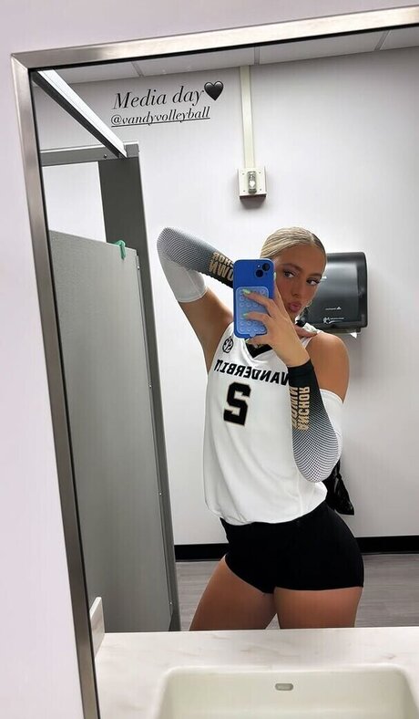 milf strip onlyfans hot naked photo