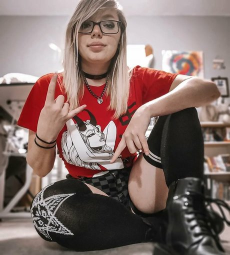 GabbySwears beautiful pornstar image