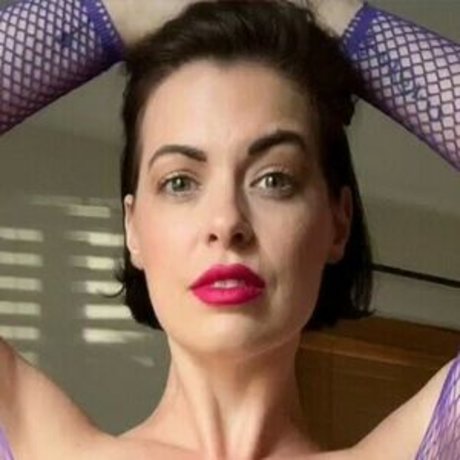 lipstickandlinernotes nudes model photo