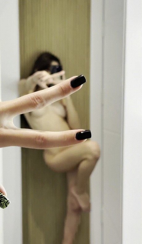 Lili Coco naked model pic