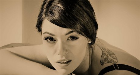 curvy girl onlyfans art naked gallery