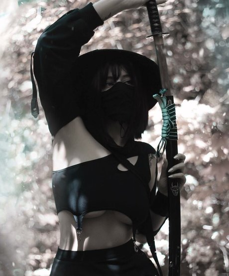 Dolchstosss star hot pic