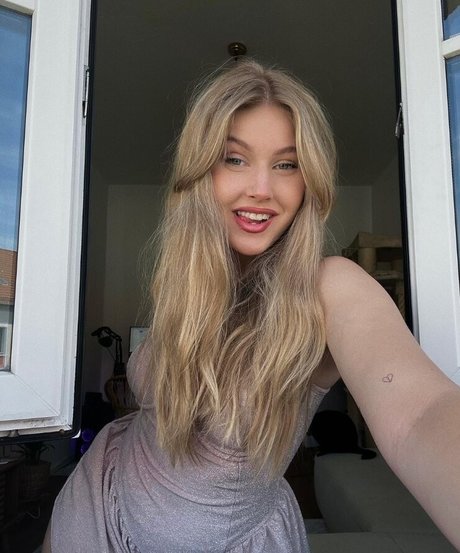 skinny brunette onlyfans erotic pictures