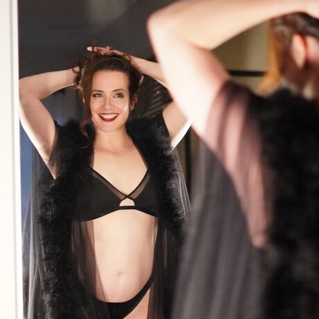 cupokelly sexy actress photos