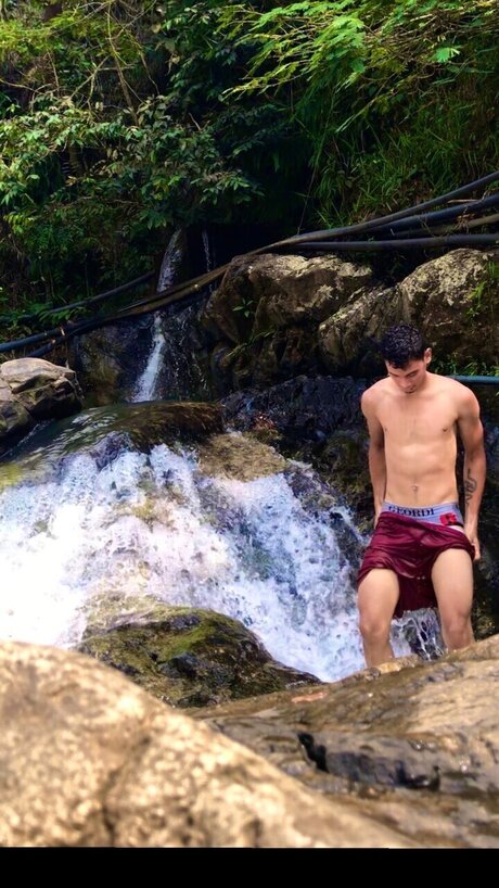 Yunior perfect model picture