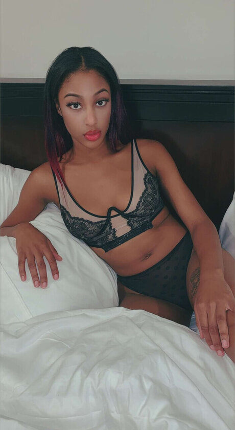 NunuBunny star naked image