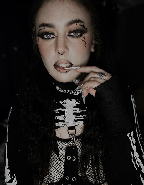 demonsfree pornographic star picture