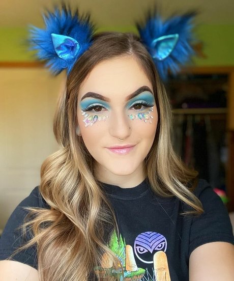 Chloe Moniz model perfect picture