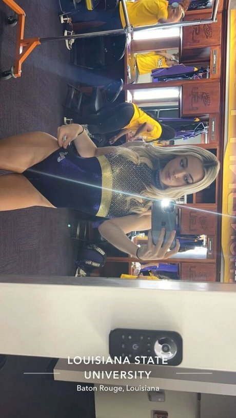 Livvy Dunne star top pic