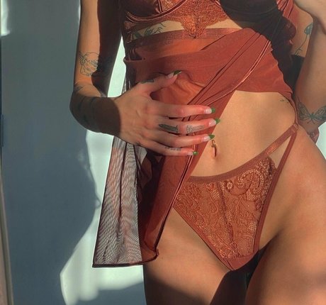 Rebellious hooligans model nude pic