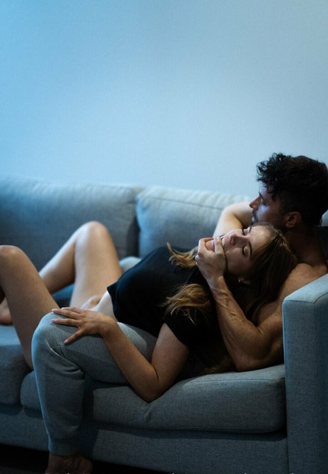 hotcoupleonshow pornstar hot picture