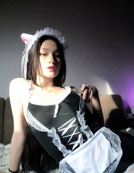 yiwedk nude actress images