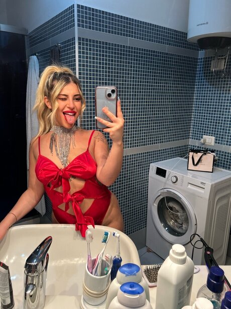 Rebecca Azzolina model adult pic