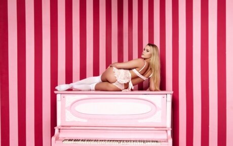 Sophia Swan pornstar sex galleries