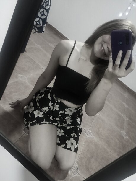 Smiling13 nice actress photo