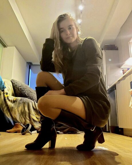 AJ Jen VIPS erotic actress image