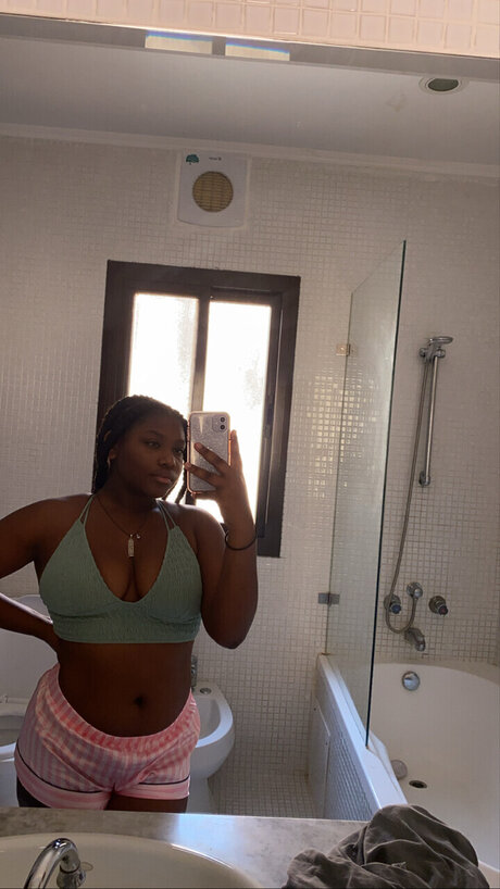 Mikyla Preston model adult pic