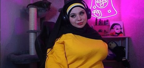 Frogan naked model img