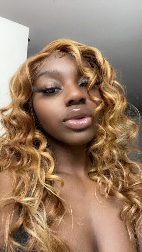 AriahMae nude model photos