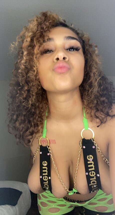 fitness milf onlyfans top picture