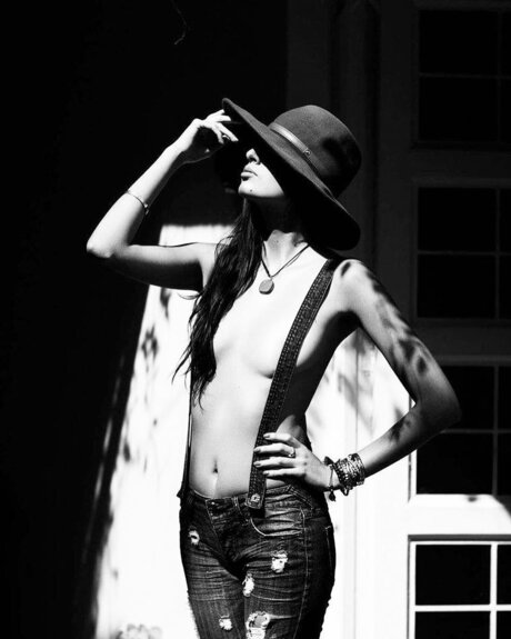 Black Vodka top star gallery