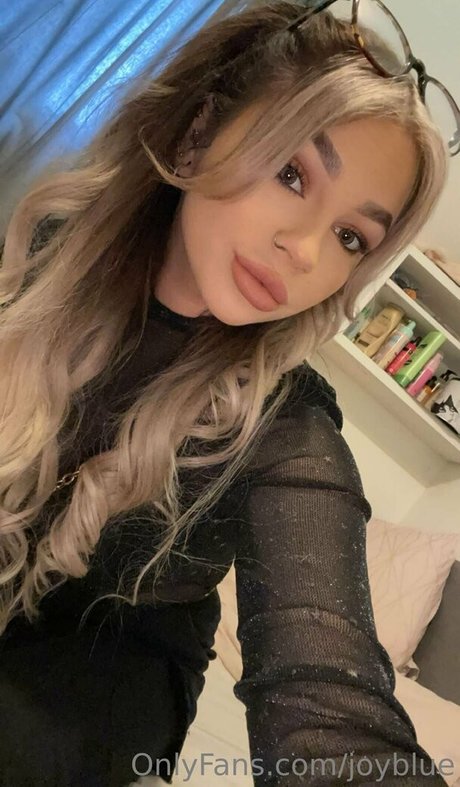 social media influencer onlyfans nudes image