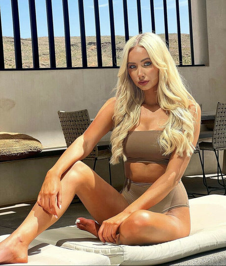 Morgan Lyn sexy model galleries