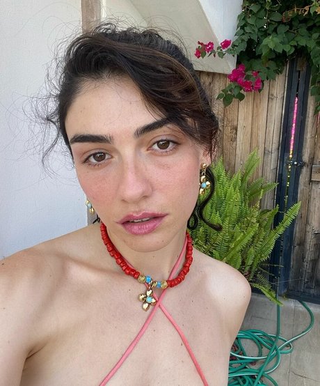 Hazar Erguclu art actress picture