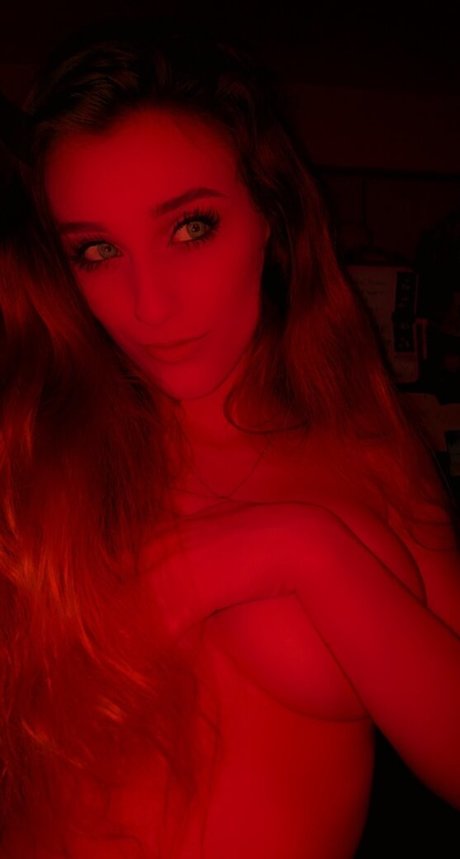 savingmyinsanity star pornographic image