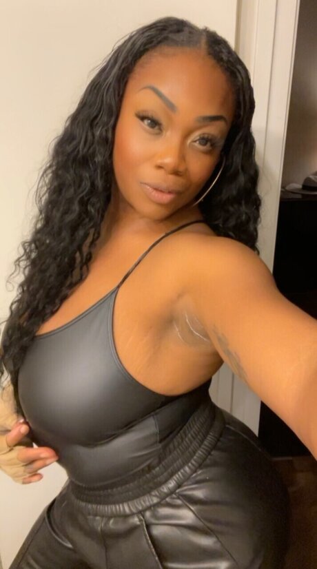 Sweeteyes22 model nude img