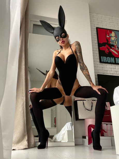 Alena Omovych exclusive actress pics