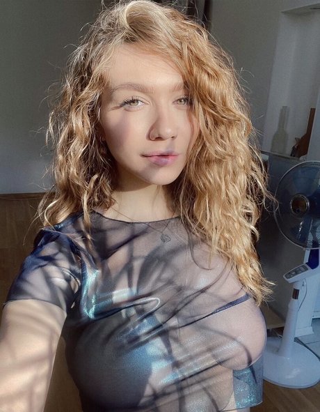 heeyhelly sexy actress picture