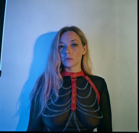 Olga Kobzar star sexy picture