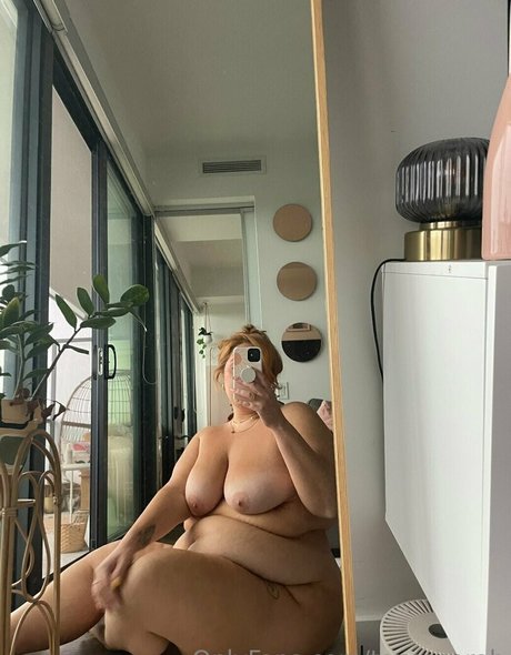 tonsasarah porn model img