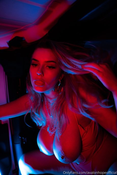 Avalon Hope hot pornstar image