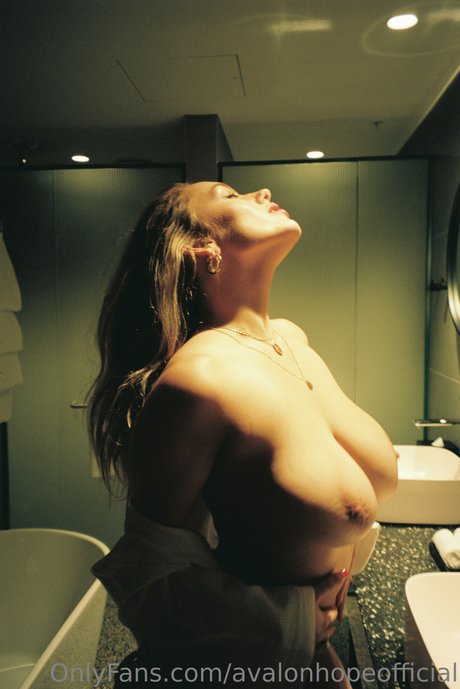 Avalon Hope top star image