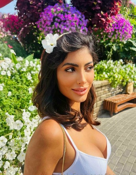 leonayla pornographic star photos