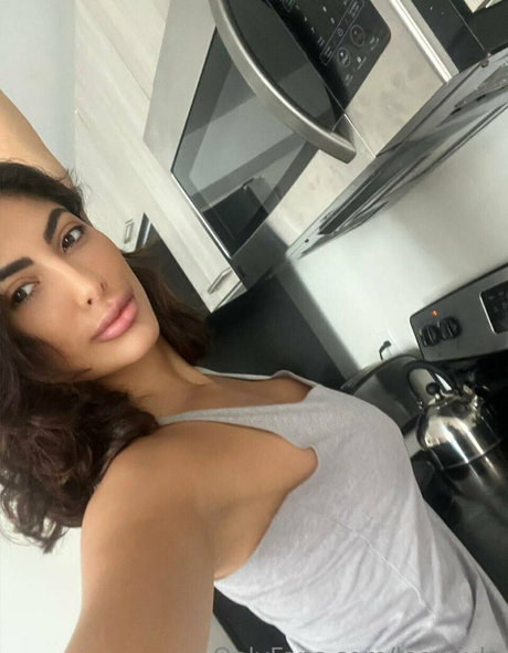 leonayla nudes model images