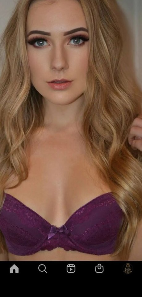 Charlotte Lily naked model picture