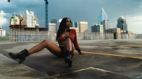 Pilarr model hot photo