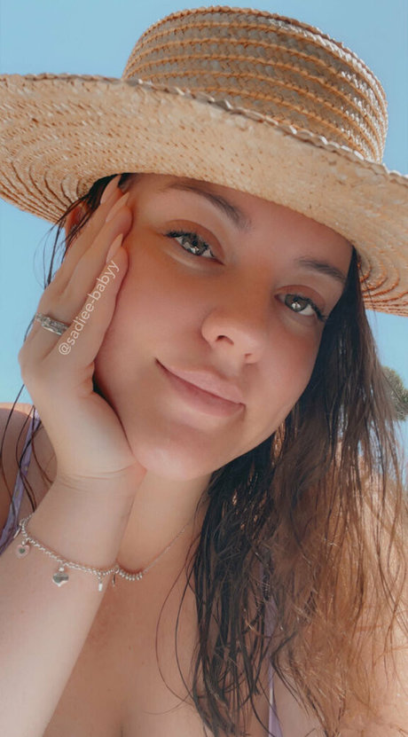 Sadiee Babyy star pics