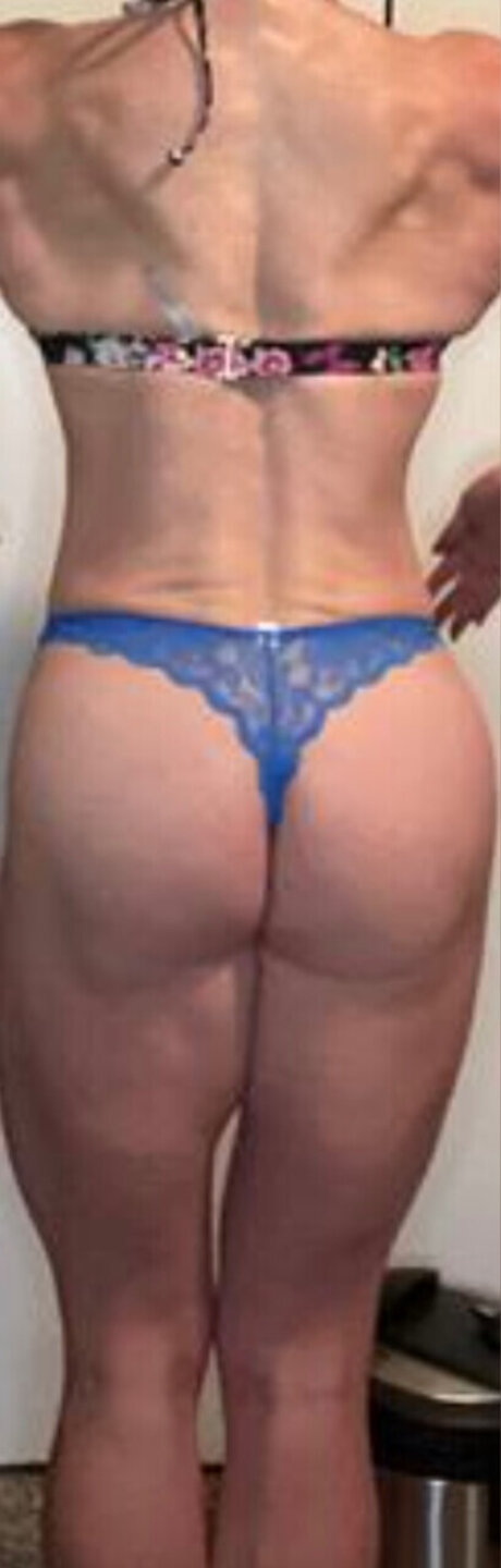 Red Queen the Bodybuilder erotic actress archive