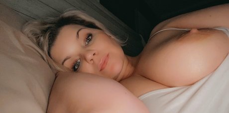 shanassty adult model picture