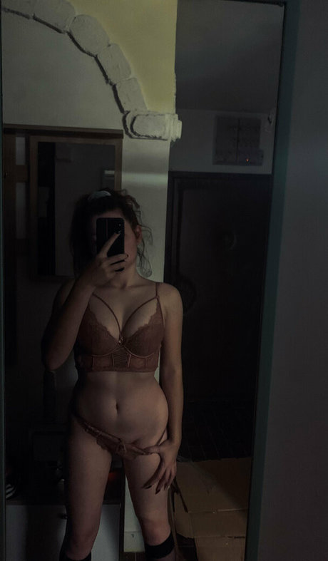 radnickaaa pretty model image