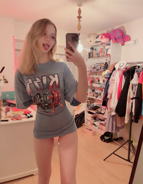 Rachel Blossom hot model photos