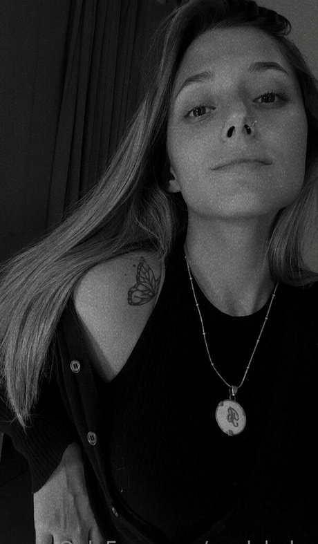 paulybaby star nude archive