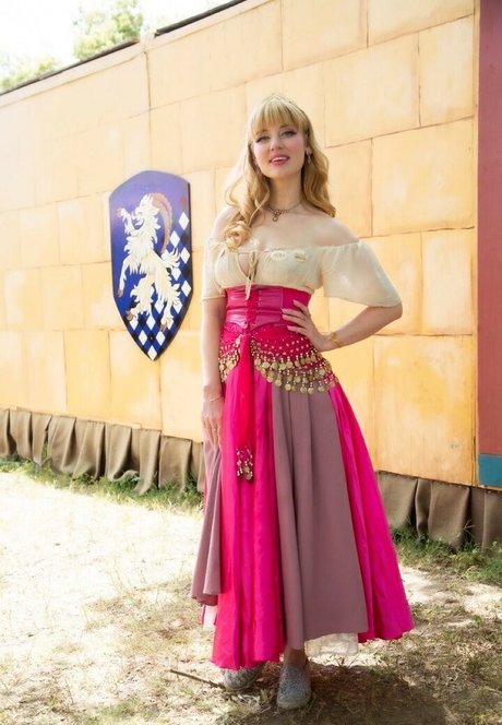 The Naughty Wench nudes model image