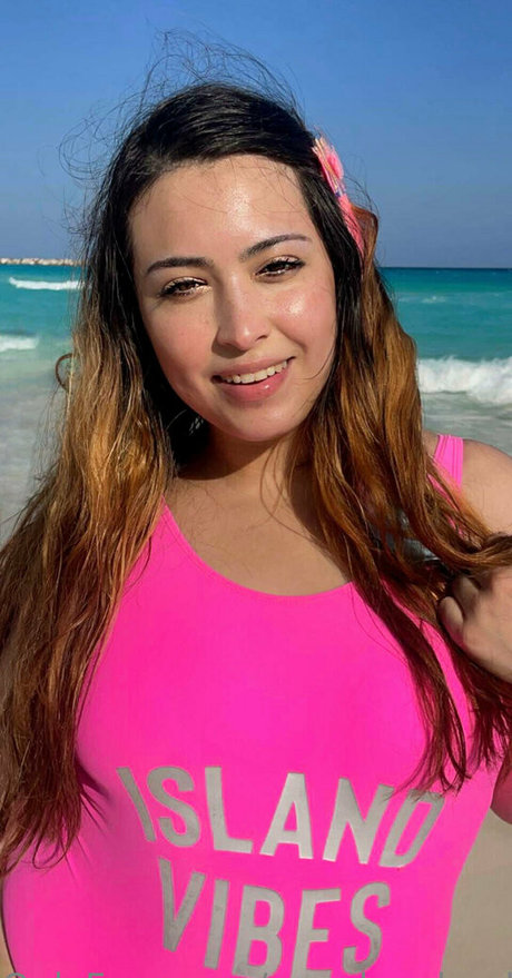 penelopeland model hot pictures