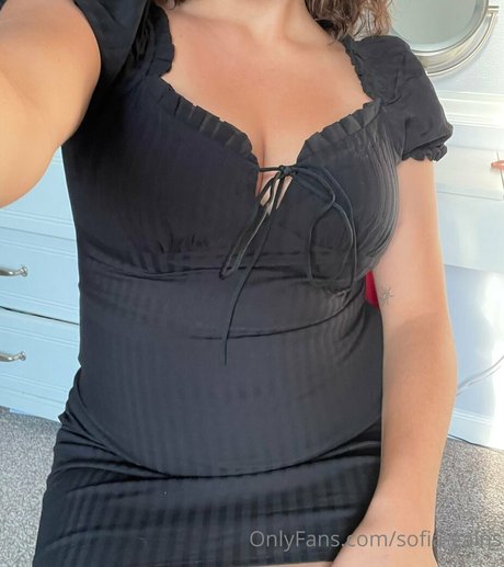 sofia gains hot star photo