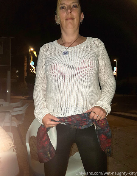wet naughty kitty xxx model pictures